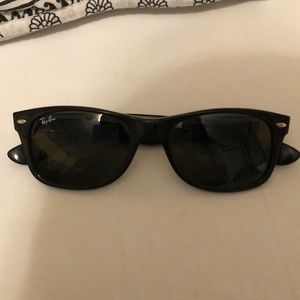 Ray ban wayfarer. Black small